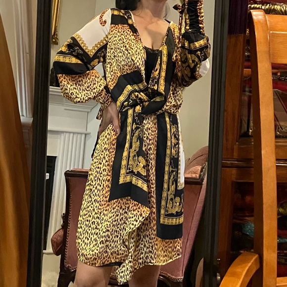 Classic women dress - Picture 3 of 7